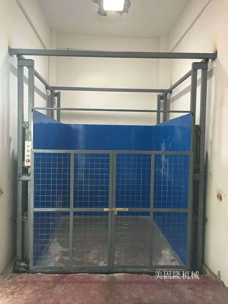 东方导轨式升降货梯价格