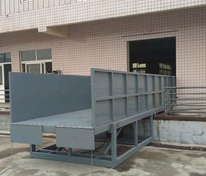 东方升降卸猪台