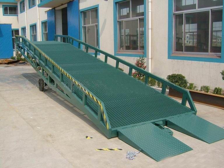 东方登车桥厂家