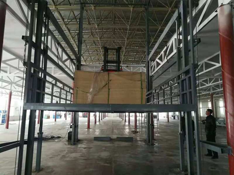 东方大吨位升降货梯