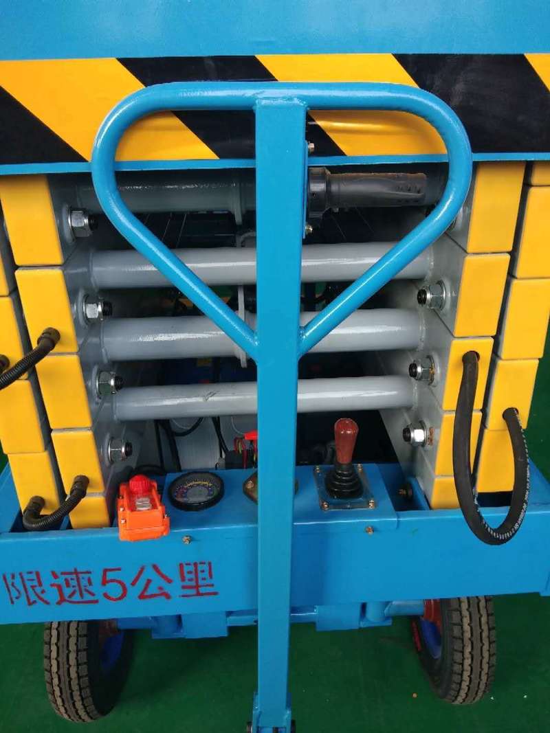 东方辅助行走式升降平台